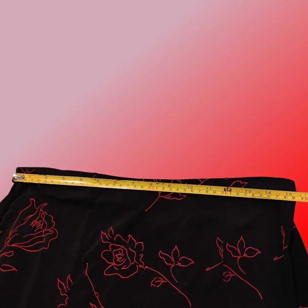 Women's Black Maxi Skirt Red Floral Pattern - Picture 5 of 7